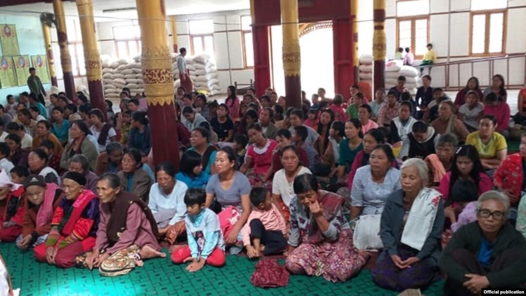 တပ်မတော်နဲ့ TNLA နမ့်ဆန်တိုက်ပွဲကြောင့် တိမ်းရှောင်ထွက်ပြေးခဲ့ကြရတဲ့ စစ်ရှောင်များ။ (မှတ်တမ်းဓာတ်ပုံ - ဦးအောင်မြင့်)
