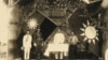 1924年6月16日黃埔開學典禮當天孫中山、宋慶齡、蔣介石等人合照 (VOA影片截圖)