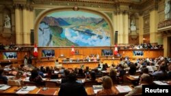 უკრაინის პრეზიდენტი, ვოლოდიმირ ზელენსკი შვეიცარიის პარლამენტს მიმართავს. 15 ივნისი, 2023.