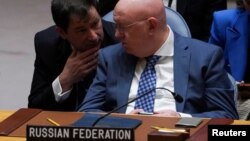Ruski ambasador u Ujedinjenim nacijama Vasilij Nebenzija tokom sednice Saveta bezbednosti o konfliktu Izraela i Hamasa, u sedištu UN u Njujorku, 25. oktobra 2023.