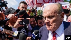 ARHIVA - Bivši advokat Donalda Trampa Rudi Đulijani (Foto: AP/Brynn Anderson)