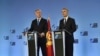 Predsjednik Crne Gore Milo Đukanović i generalni sekretar NATO-a Jens Stoltenberg na konferenciji za novinare u Briselu (rtcg.me)