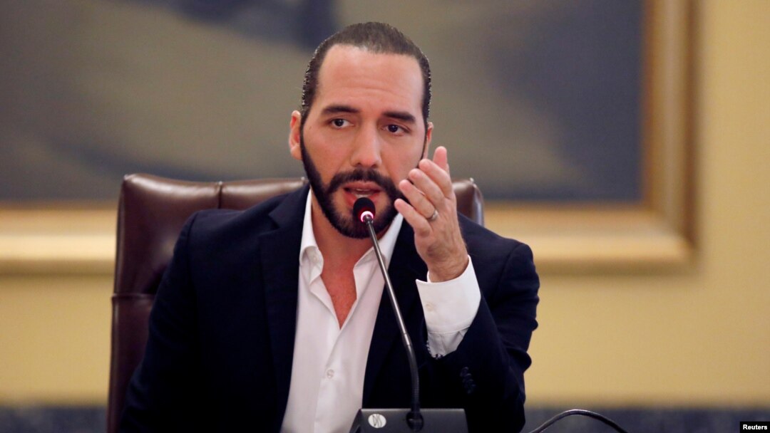 El presidente de El Salvador, Nayib Bukele, advirtió que los pandilleros "están jugando con fuego y se van a quemar". 