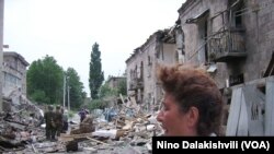 დაბომბილი გორი, 2008 წლის 9 აგვისტო. გაფრთხილება: ფოტოგალერეა შეიცავს გრაფიკულ გამოსახულებებს
