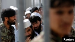 آرشیف: شماری از زندانیان بگرام حین رهایی از حبس