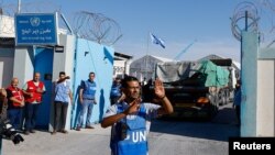 Kamioni sa humanitarnom pomoći stižu u skladište UN u Pojasu Gaze, 21. oktobar 2023. (REUTERS/Mohammed Salem)