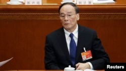 中國國家副主席王岐山將出席下週一在倫敦舉行的英國女王伊麗莎白二世的葬禮。由於英國議會對中國制裁英國幾位議員進行了反制裁，中國代表團被禁止進入西敏宮瞻仰女王靈柩。