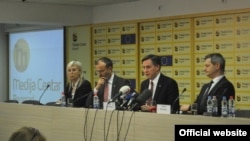 Predsedavajući Spoljnopolitičkog odbora Evropskog parlamenta (EP) Dejvid Mekalister tokom konferencije za štampu u beogradskom Medija centru, 28. februara 2019 (Foto: Medijacentar Beograd)