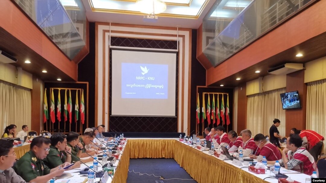 ရန်ကုန်မြို့တွင် တွေ့ဆုံဆွေးနွေးနေသည့် KNU ခေါင်းဆောင်များနှင့် NRPC ကိုယ်စားလှယ်များ။ (စက်တင်ဘာ၊ ၀၇၊ ၂၀၁၉)