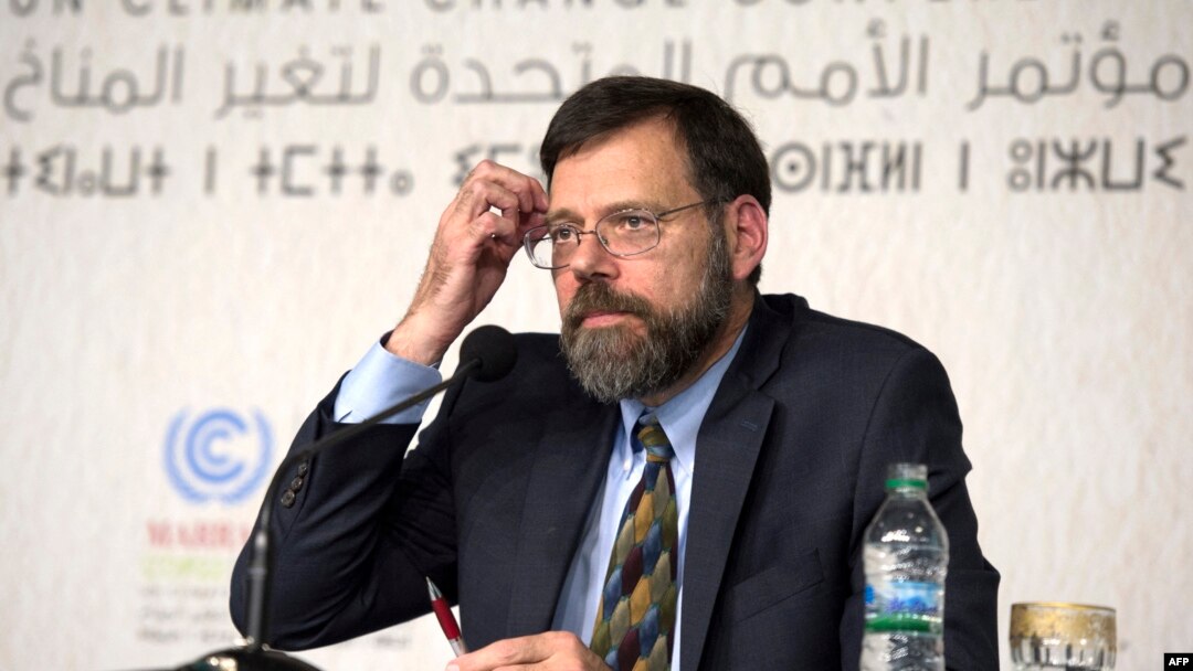 Jonathan Pershing, Motindami molandi ya lokumu ya mokonzi ya Etats-Unis mpo na climat na 2021, awa na photo na likita lya Marrakesh 2016, 14 novembre 2016.