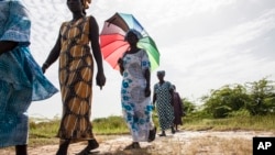 ARHIVA - Plodno zemljište uništeno je zbog visoke koncentracije soli zbog rasta nivoa mora u delti Salum u Senegalu.
