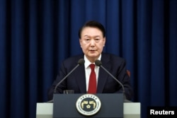 지난해 12월 3일 윤석열 한국 대통령이 용산 대통령 청사에서 비상계엄을 선포하고 있다.