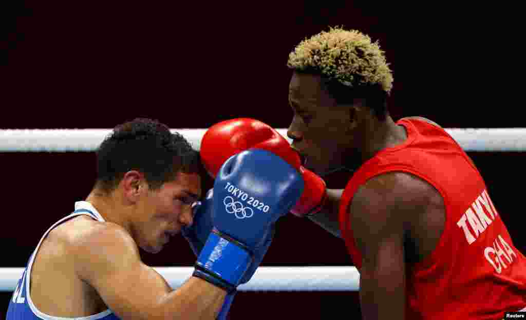  Samuel Takyi of Ghana in action against Ceiber Avila of Colombiain the Men's Featherweight - Quarterfinal. REUTERS/Yara Nardi