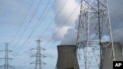Nuklearna elektrane u blizini komunalnih linija u Doelu, Belgija, 11. oktobar, 2021. (Foto: AP/Virginia Mayo)