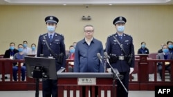 中國天津第二中級人民法院發布的賴小民受審照片。（2020年8月11日）