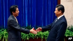 Japanski premijer Šinzo Abe i kineski predsednik Ši Djinping susreli se na marginama samita APEC-a, 10. novembar, 2014.