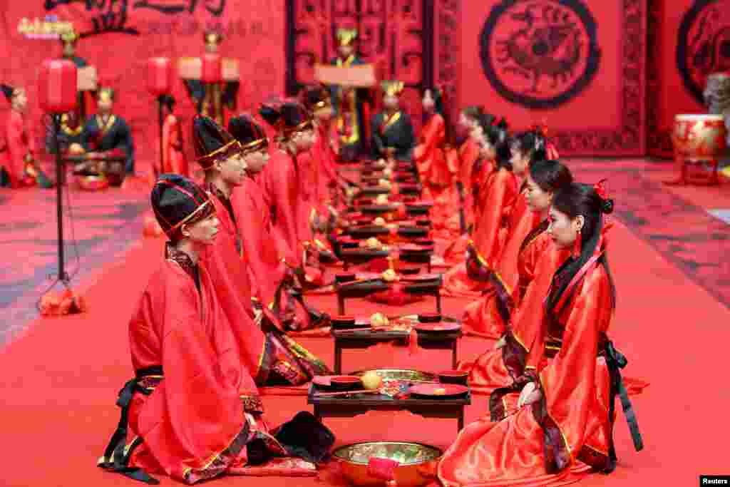 Couples attend a group wedding ceremony in traditional Han Dynasty style as they celebrate Qixi festival, or Chinese Valentine's Day, in Hengyang, Hunan province, China.