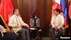 2022年7月6日，中国外长王毅访问菲律宾与总统小费迪南德·马科斯会晤。