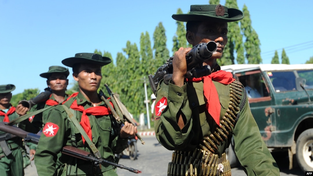 ၂၀၁၂ အောက်တိုဘာတုန်းက စစ်တွေမြို့တွင် မြန်မာ့ တပ်မတော်သားများကို တွေ့ရစဉ်
