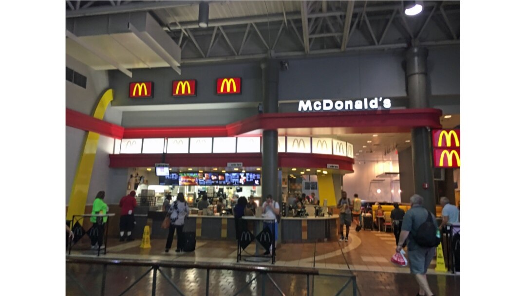 FILE - Customers buy fast food at a McDonald's restaurant in Washington, DC. (Photo: Diaa Bekheet)