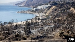 Sebuah kawasan permukiman warga musnah akibat Kebakaran Palisades di wilayah Pacific Palisades, Los Angeles, California. 
