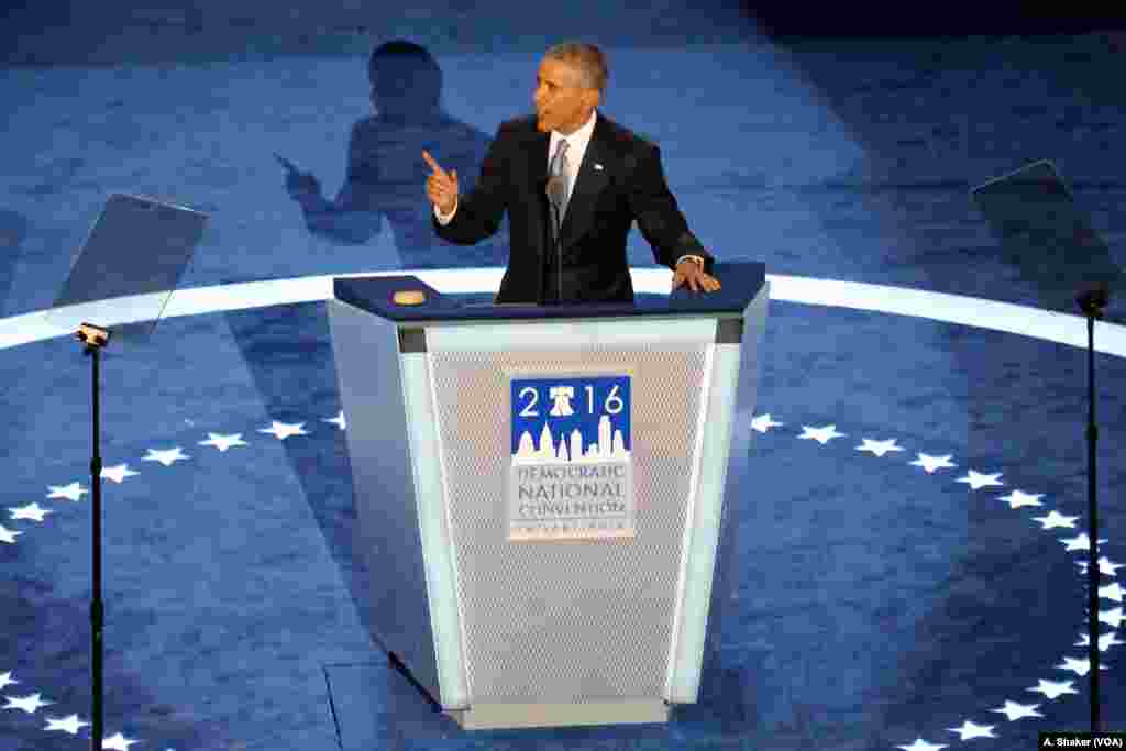 Madaxweynaha Mareykanka Barack Obama oo shirka ka qeyb galaya. Philadelphia, July 27, 2016. (A. Shaker/VOA)