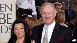 Ator Gene Hackman (dir) e esposa Betsy Arakawa (esq), Beverly Hills, California, 19 janeiro 2003.