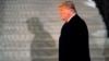 ARHIVA - Predsednik Donald Tramp na južnom travnjaku Bele kuće po povratku sa južne granice SAD (Foto: AP)