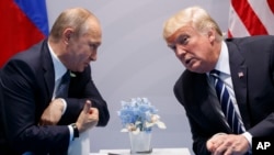 Ruski predsednik Vladimir Putin i američki predsdnik Donald Tramp na samitu G-20 u Hamburgu (arhivska fotografija)