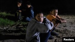 Beberapa migran anak-anak berusia di bawah 18 tahun yang memasuki perbatasan Amerika tanpa pendamping dewas (foto: dok). 