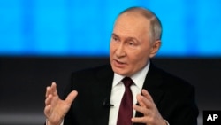 Ruski predsednik Vladimir Putin govori tokom svoje godišnje konferencije za novinare i pozivne emisije u Gostinjskom dvoru u Moskvi, Rusija, 19. decembra 2024.