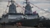 Kapal perang korvet Angkatan Laut Rusia berlabuh di dermaga Jamrud Utara, Pelabuhan Tanjung Perak untuk melakukan latihan militer gabungan dengan Indonesia, di Surabaya, 4 November 2024. (Foto: AFP)
